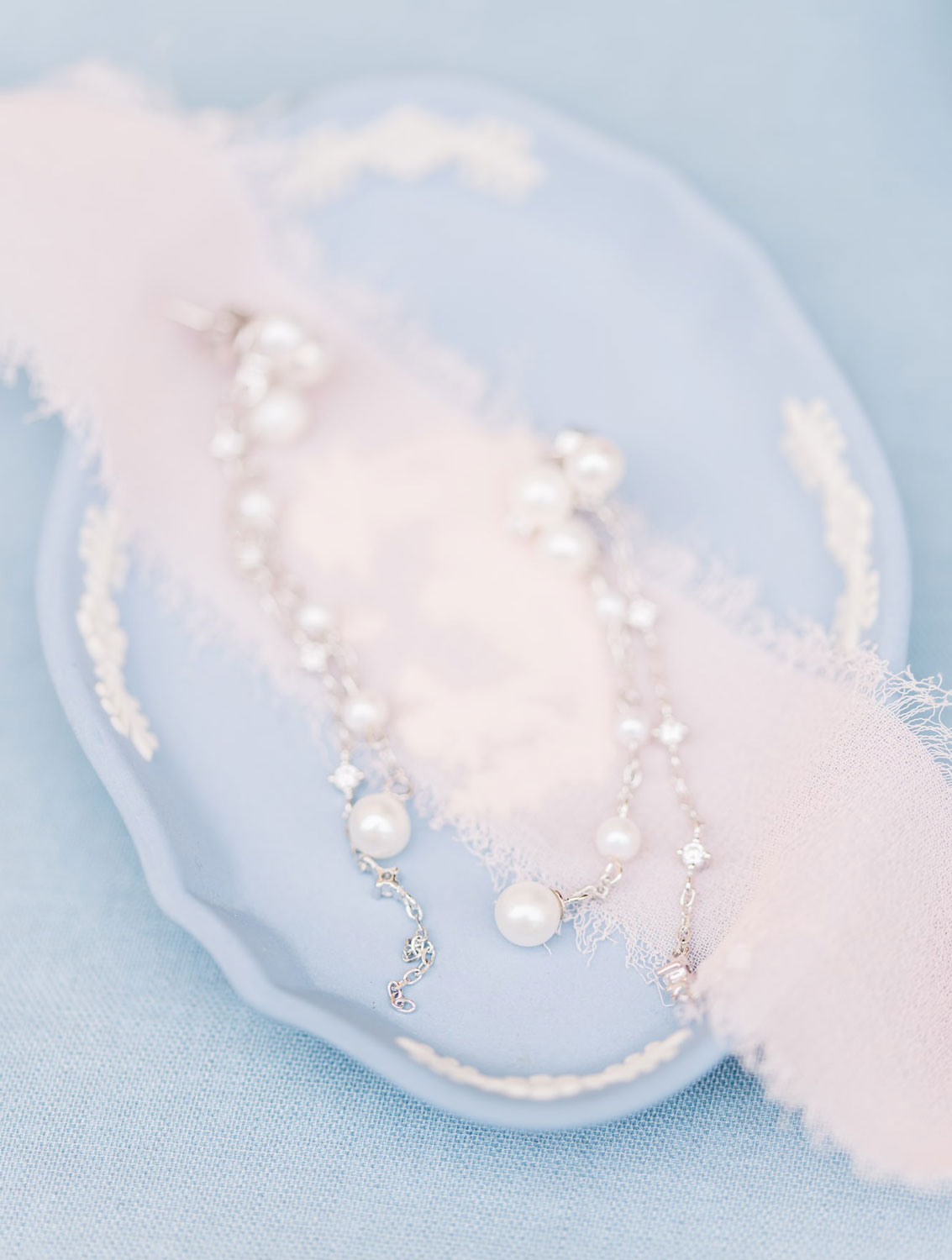 photographe-mariage-auvergne Bijoux de la mariée boucles d'oreilles