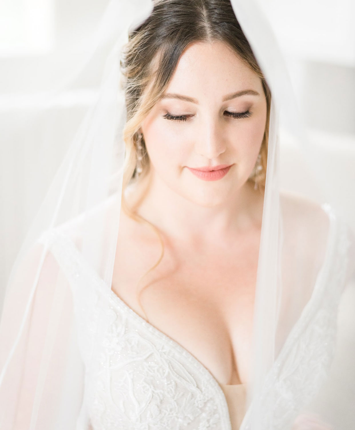 mariage-gironde-robe-mariee Portrait de la mariée dans sa robe blanche