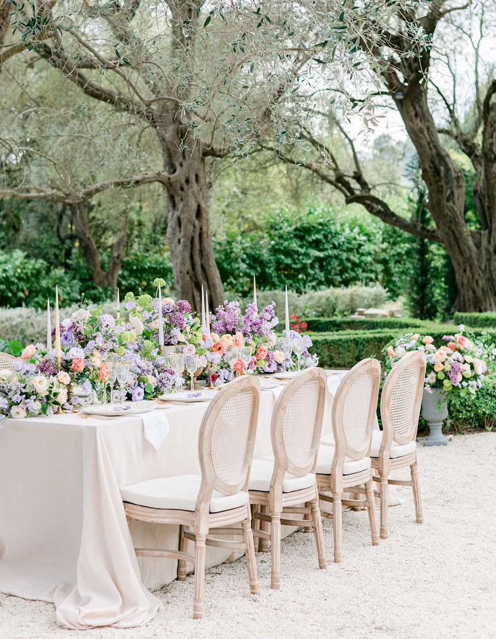 table-mariage-luxe-fleurs