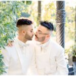Mariage gay élégant en blanc