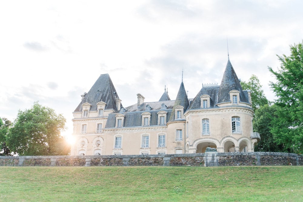 lieu-mariage-paris Elegant château entouré de jardins au coucher du soleil