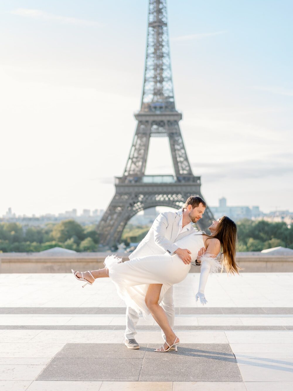 Couple making a dip in front of the Eiffel tower
