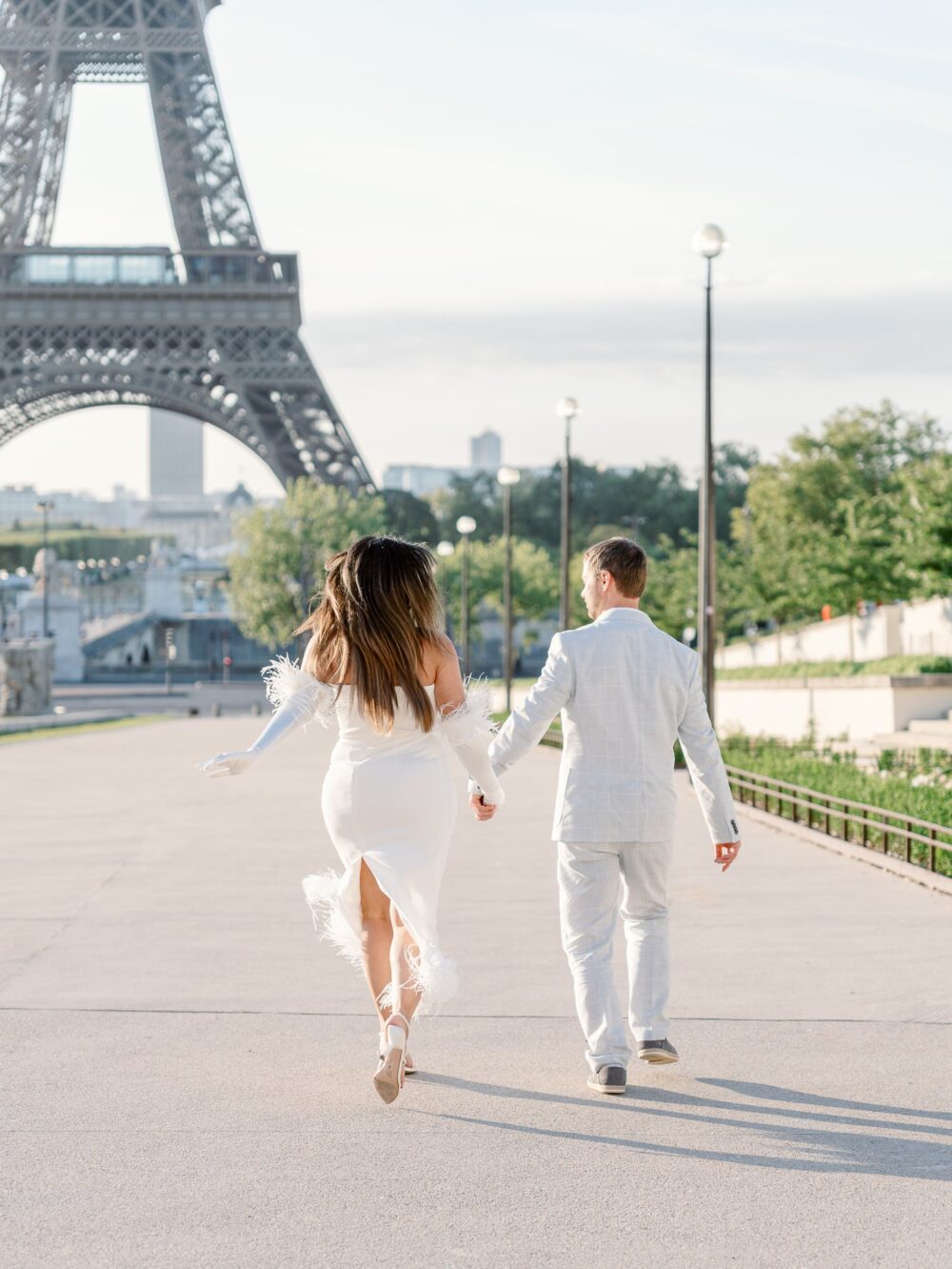 couple running to the Eiffel tower