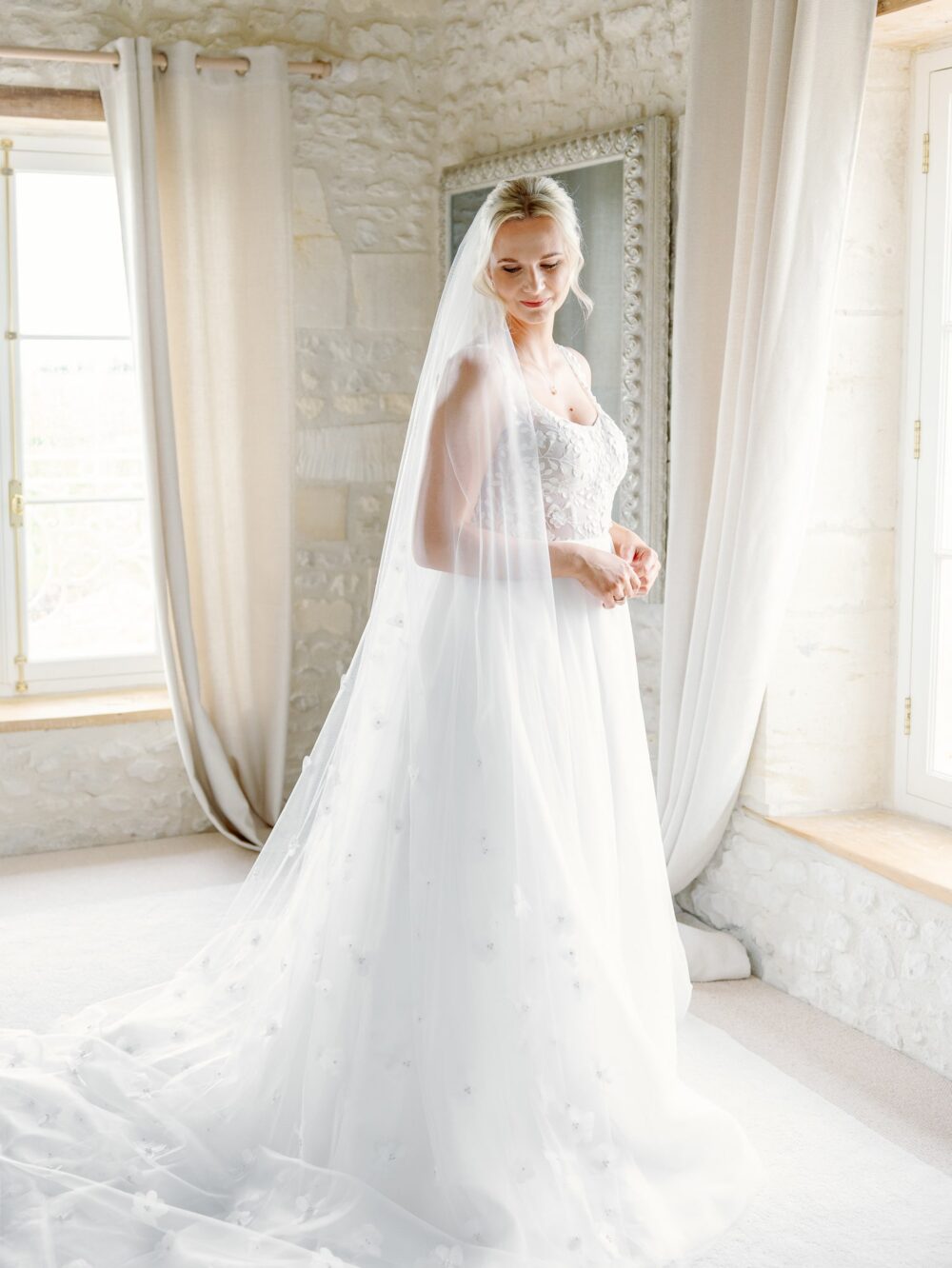 Portrait of the Bride in her dress and veil at Château No3