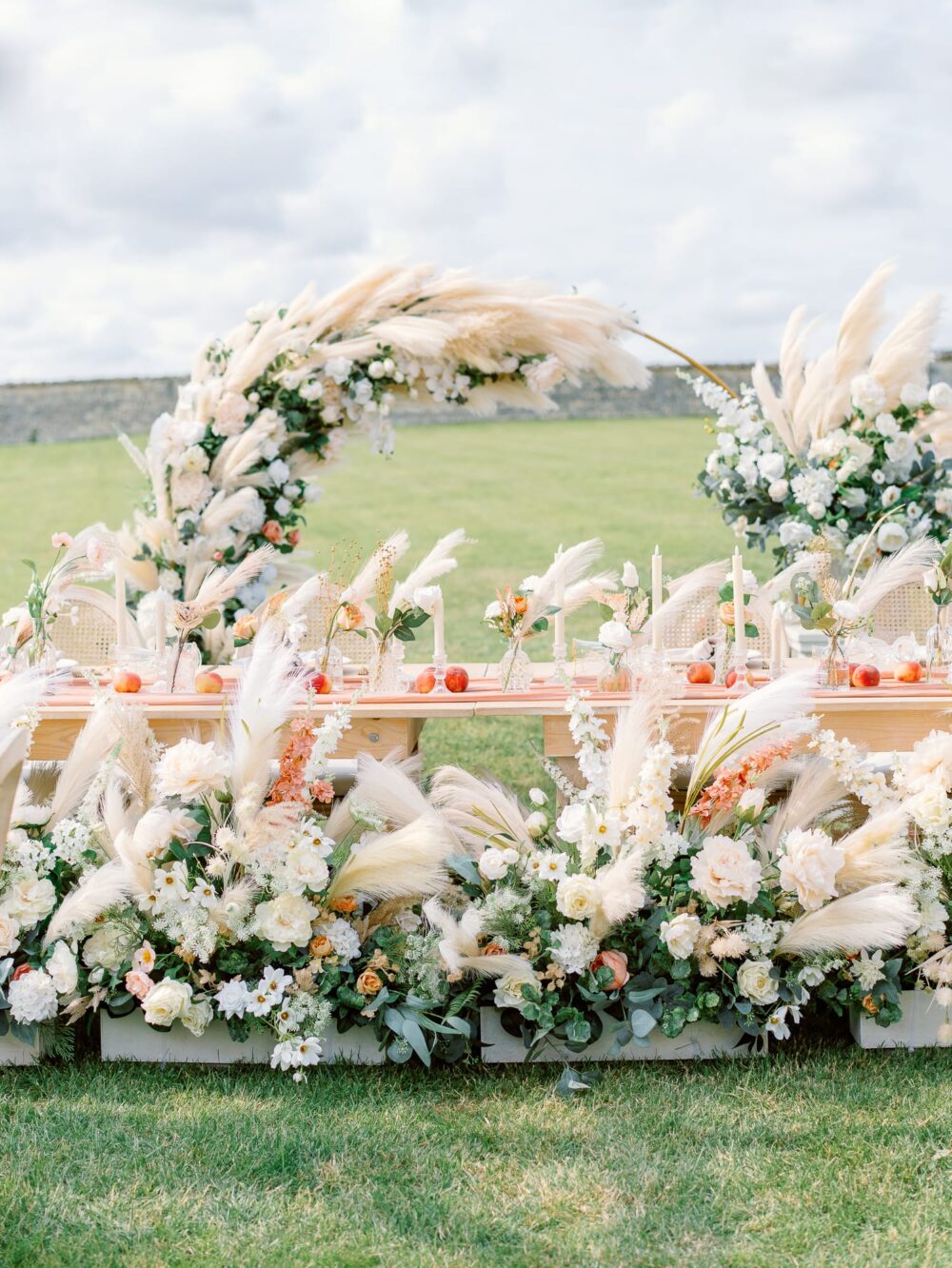 Sweetheart table with pampa grass