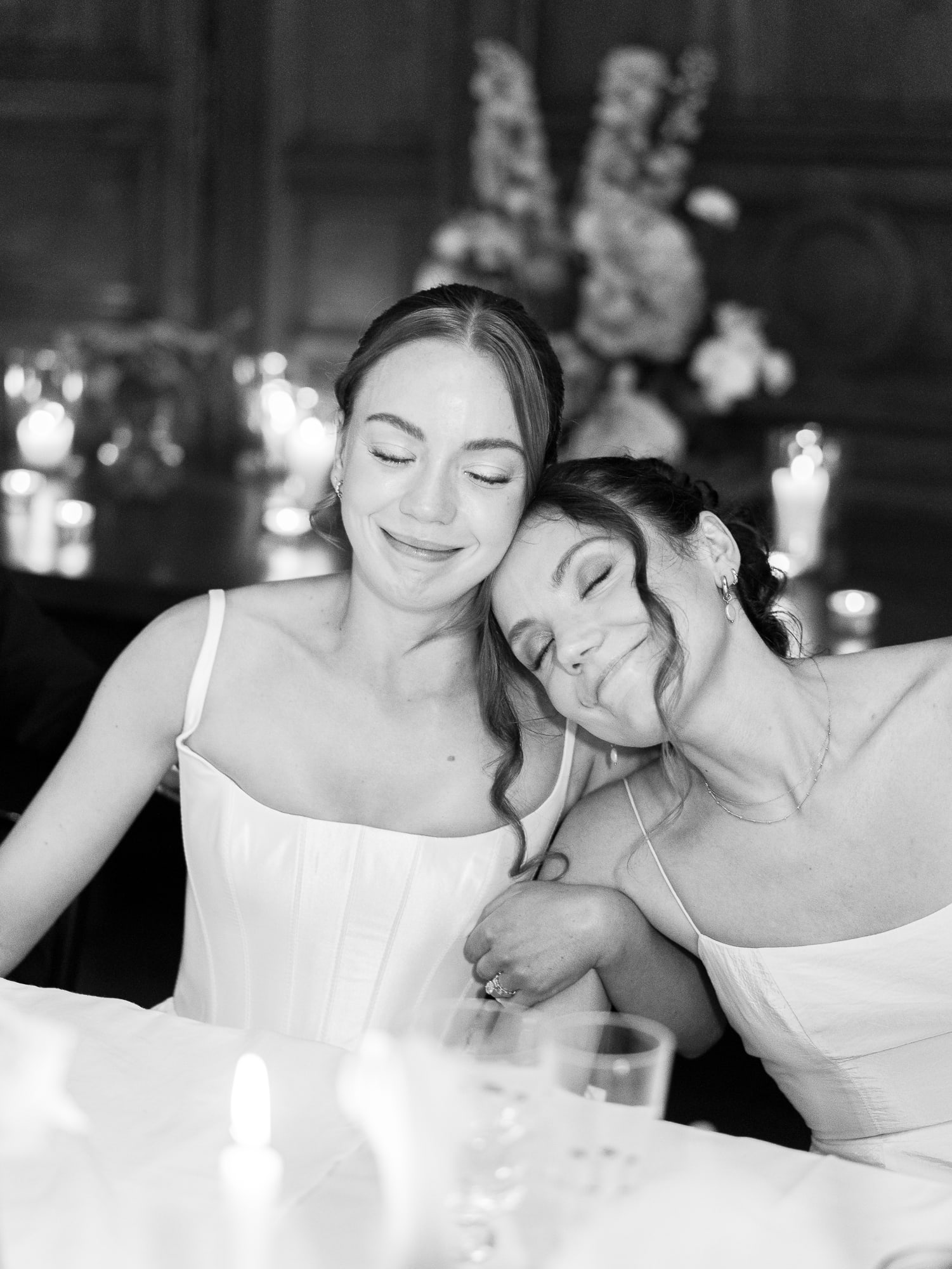 lydia-mitch(c)clemence-aresu-573-2 Bride and her sister having a hud during an emotional moment