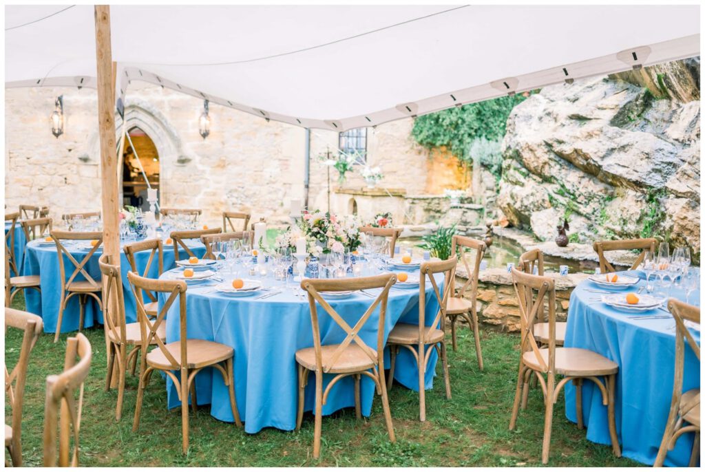 réception de mariage sous une tente