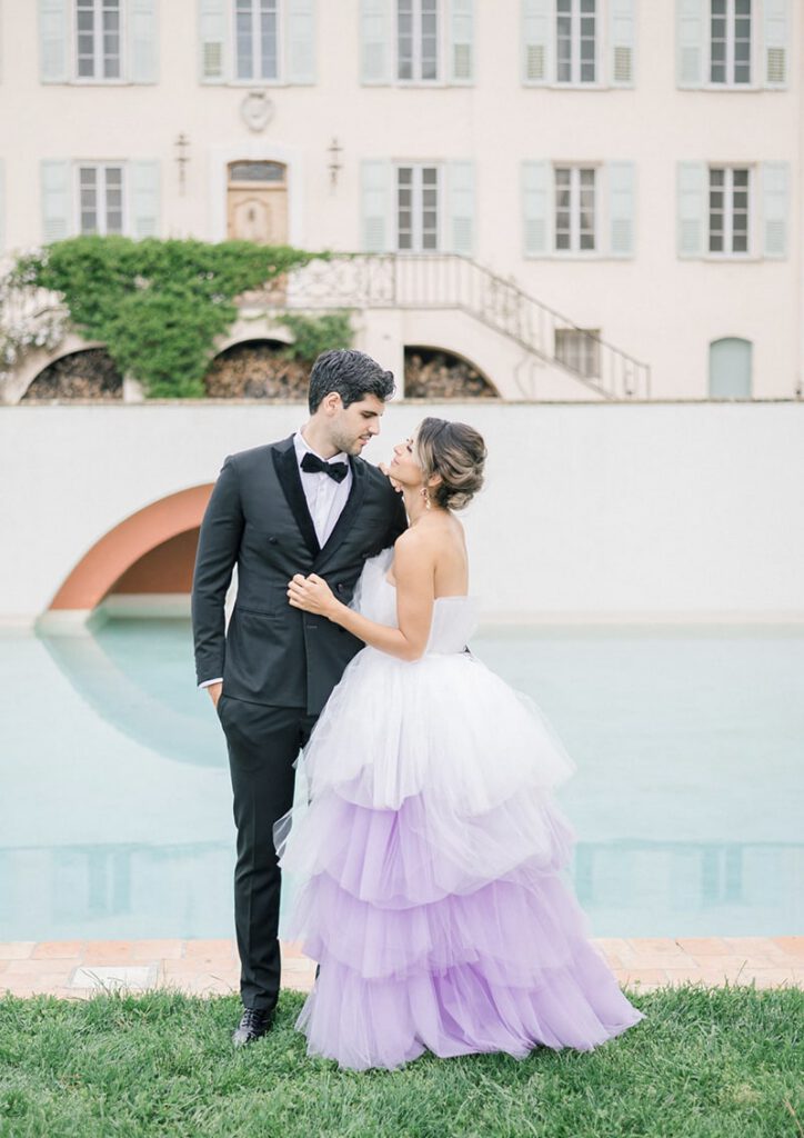 Couple in front of Bastide du Roy