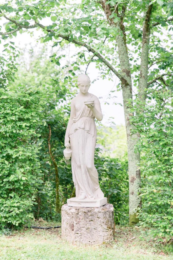 statue de femme au chateau de rouffillac