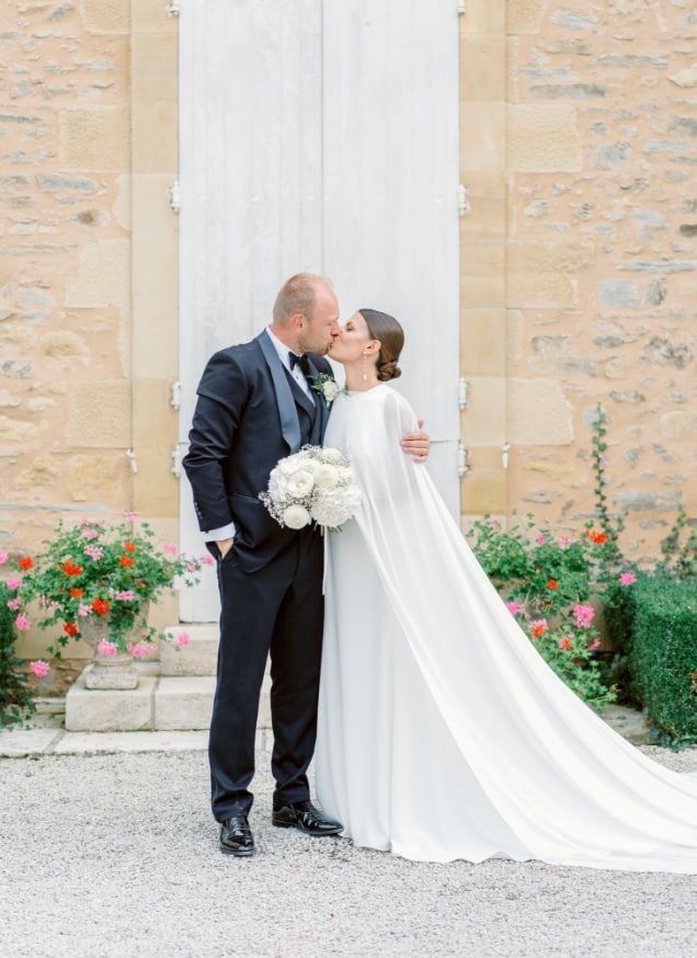 bride an groom at chateau d'essendieras in dordogne