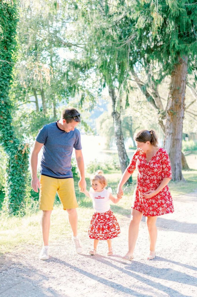 Photo de famille en été au lac de chasteaux vers Brive