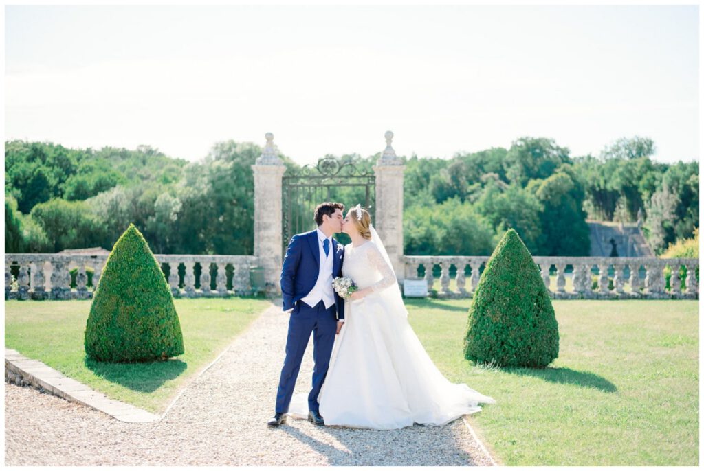 Photos des mariés au Château de la Roche Courbon