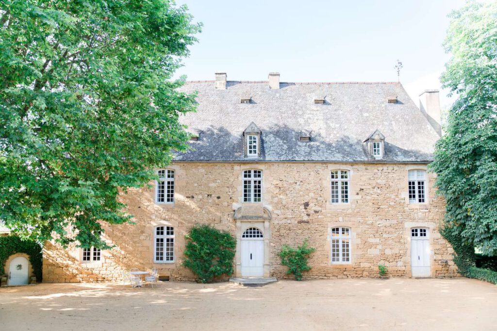 Batiment en pierre des Jardins du manoir d'Eyrignac