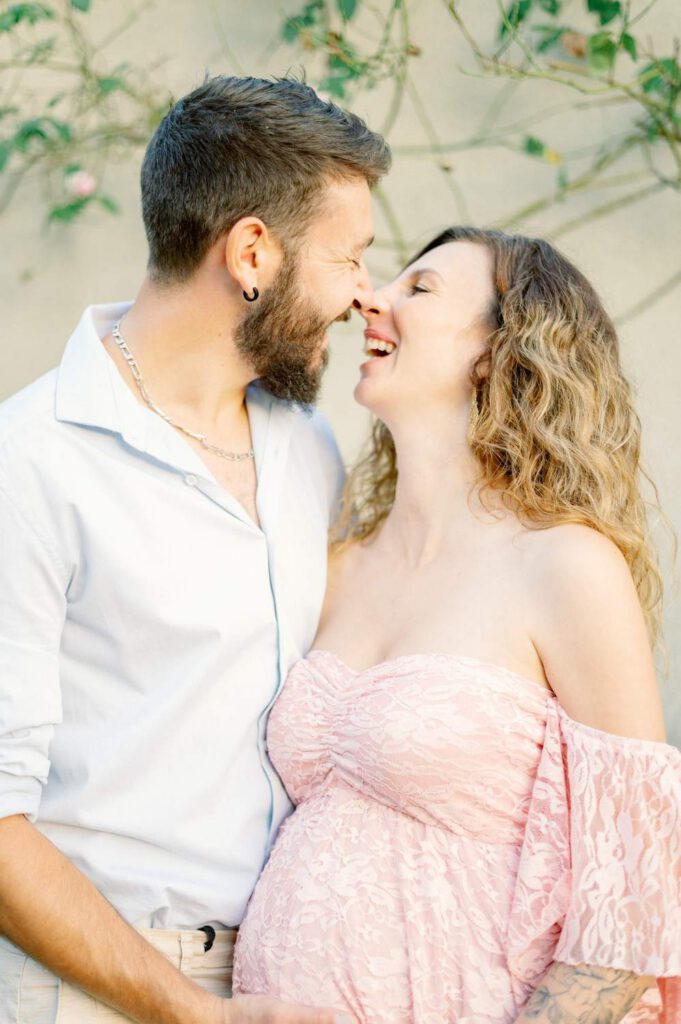 futurs parents riant