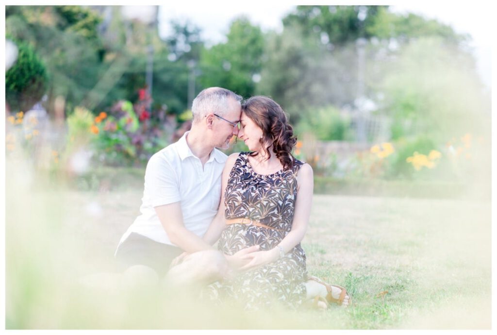 photos de grossesse dans les jardins de l'évêcher à Limoges