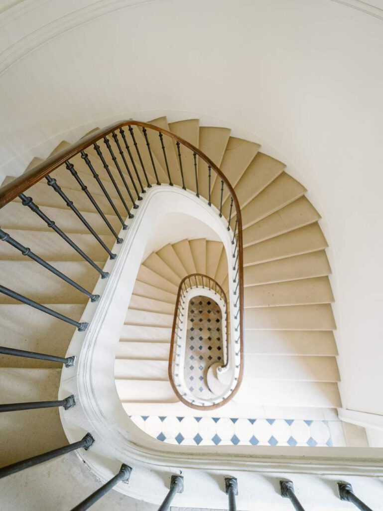 white staircase of Château de Thauvenay