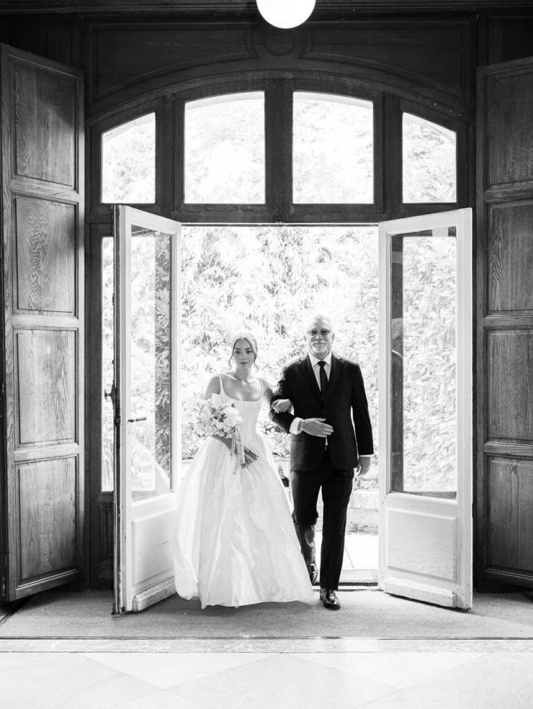 Bride entering the ceremony with her dad