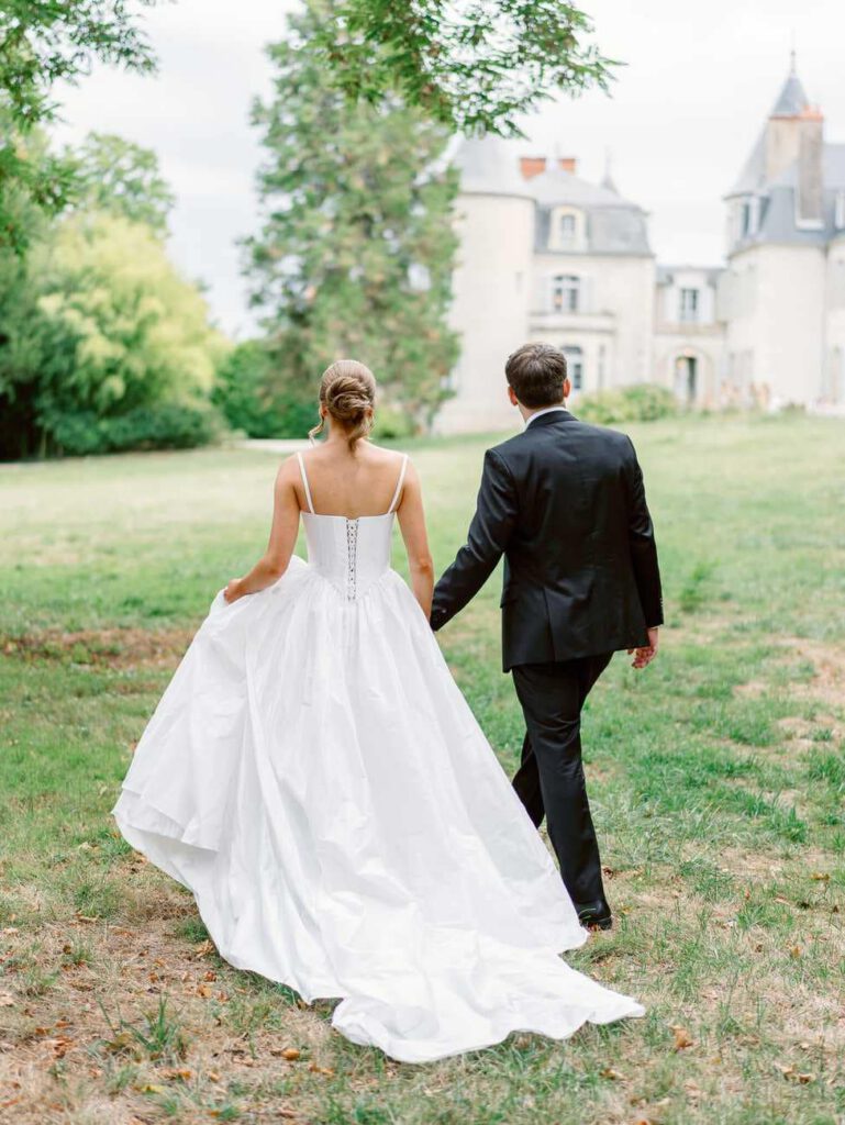 Couple walking back to the Château