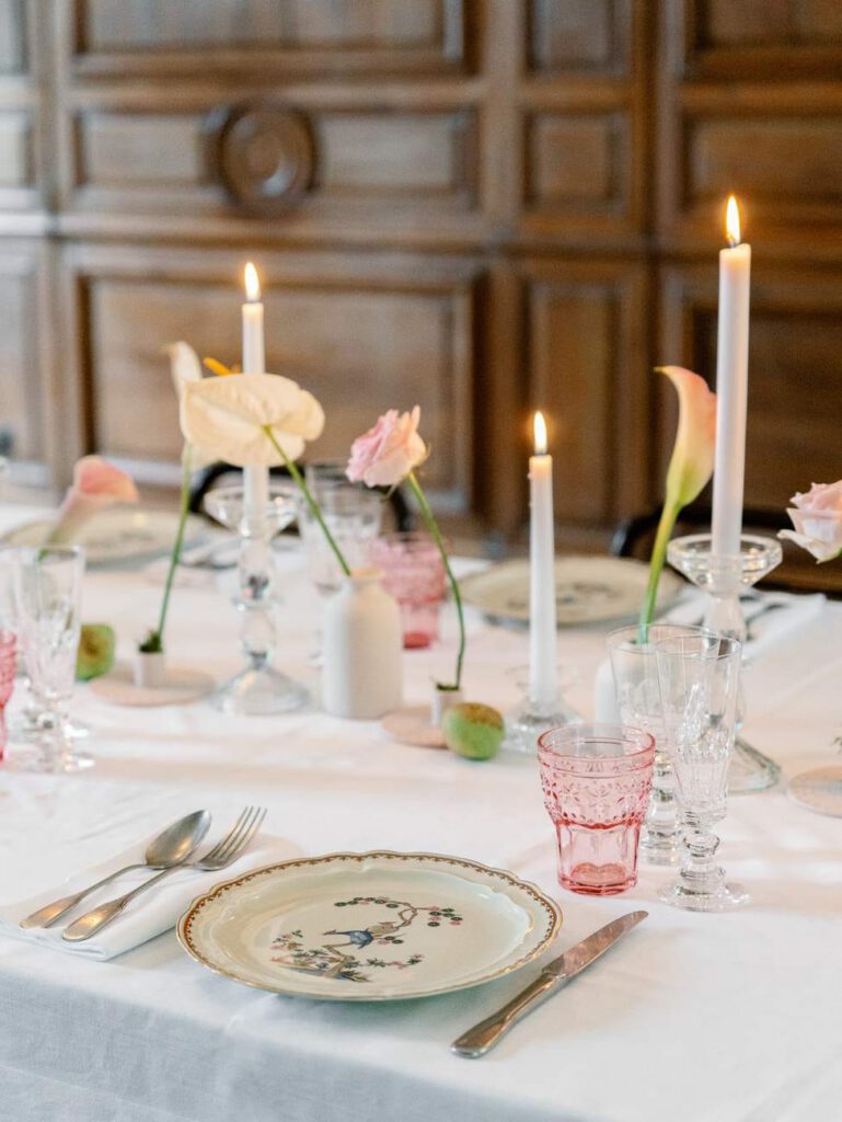 Wedding dinner place with vintage plates and candles