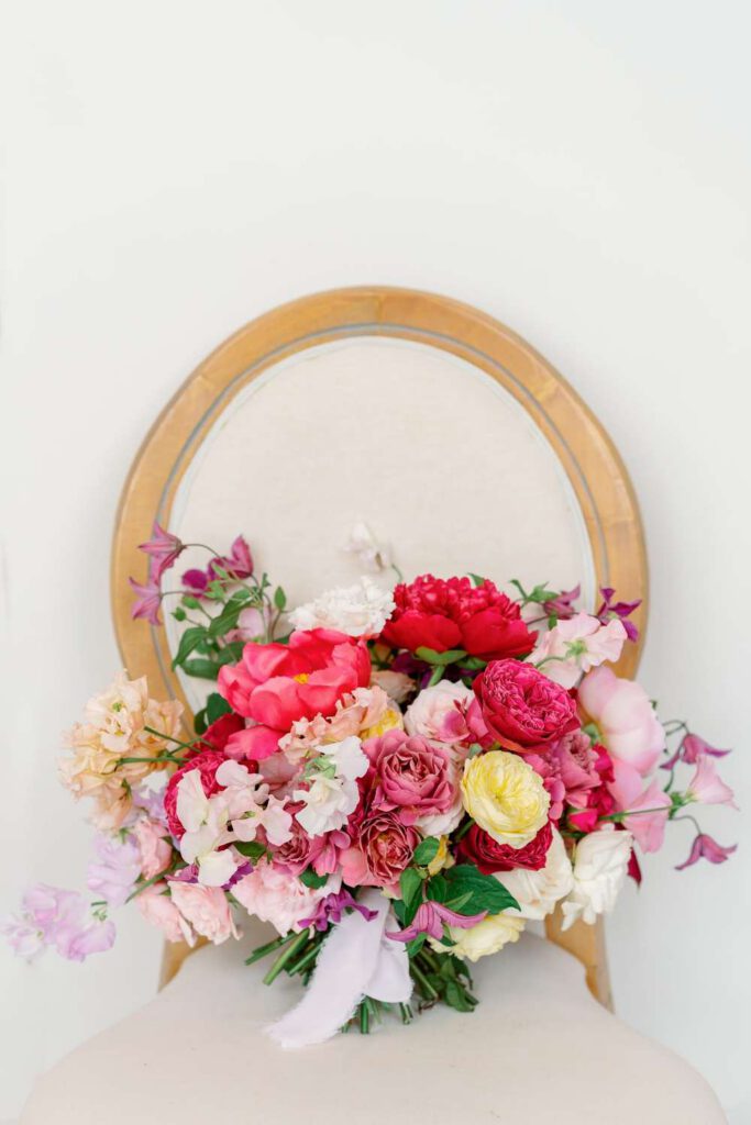 wedding bouquet with bold colors : pink, magenta, fushia