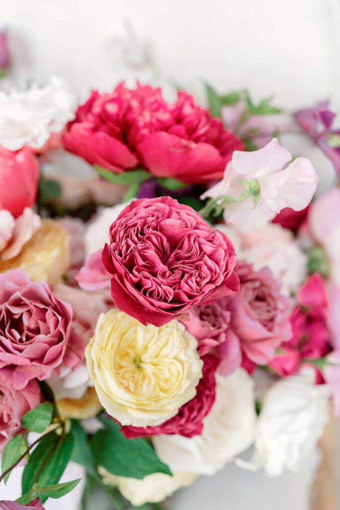 wedding bouquet with bold colors : pink, magenta, fushia