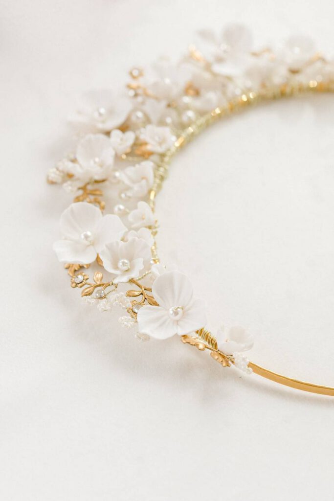 bride crown in golden with white flowers