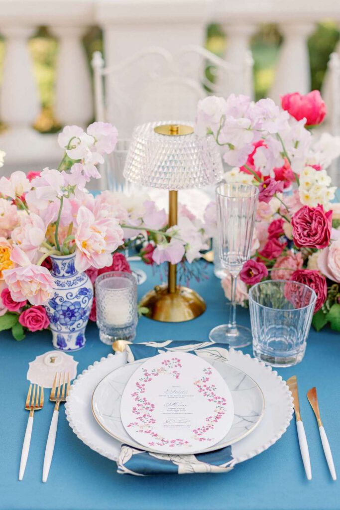 Blue wedding table with fushia flowers at castel bay