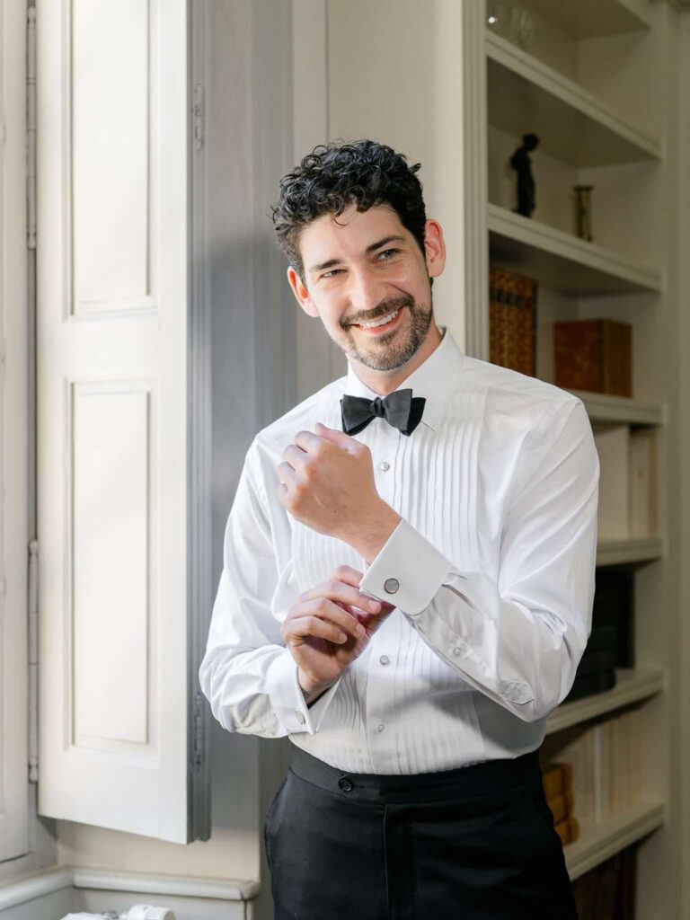 groom portrait at château de fontarèches