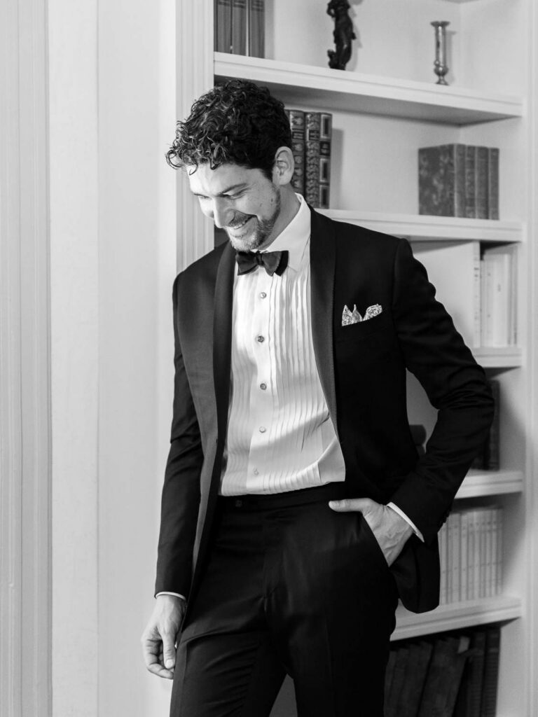 groom portrait at château de fontarèches