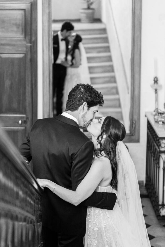 Bride and groom kiss in Château de Fontarèches