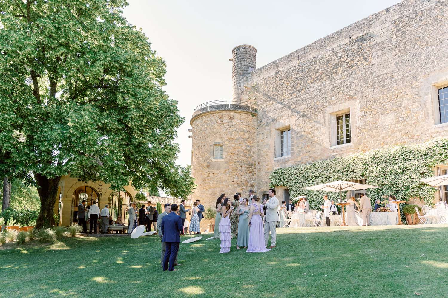 wedding cocktail at Château de Fontarèches