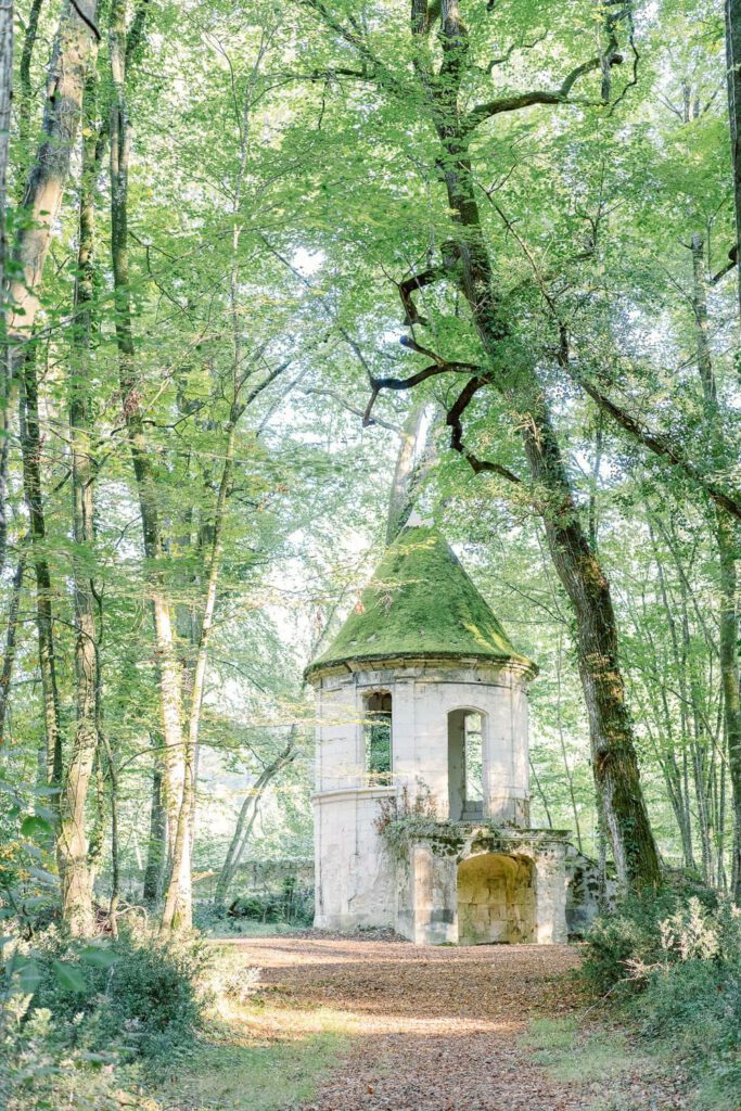 tour dans la forêt au Château de Jalesnes