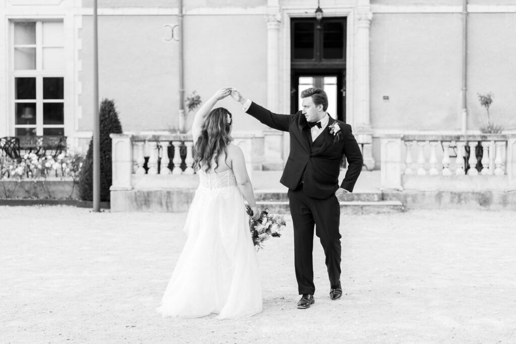 séance couple des mariés au Château de Jalesnes