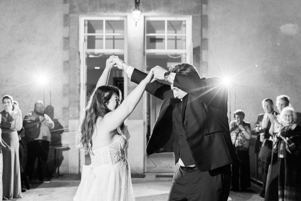 première danse des mariés au au Château de Jalesnes