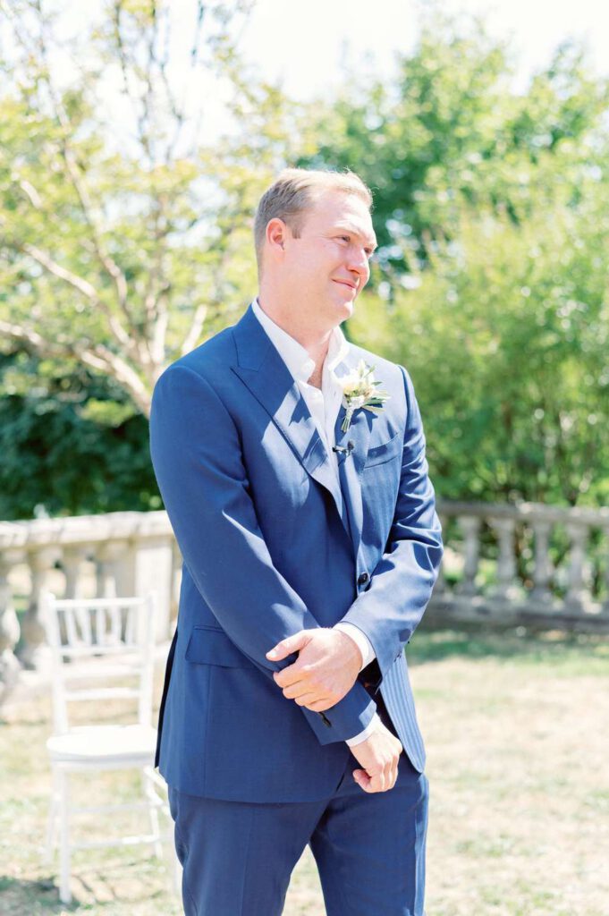 marié en costume bleu - groom with a blue suit
