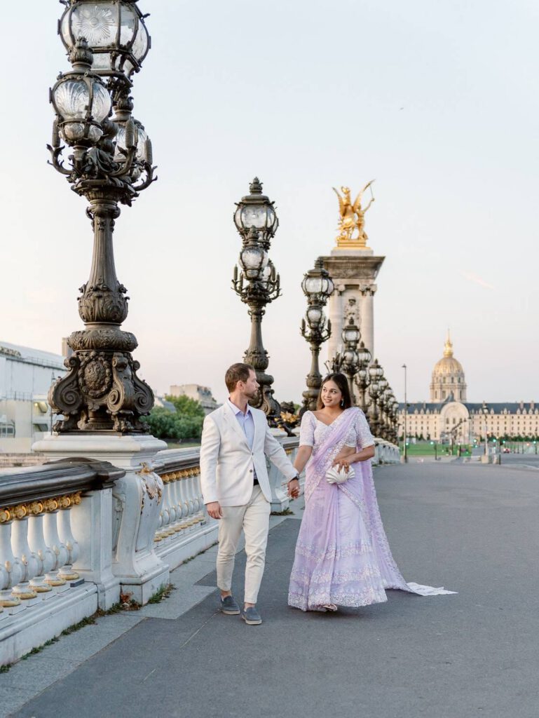 Couple photo session on pont alexandre III in Paris