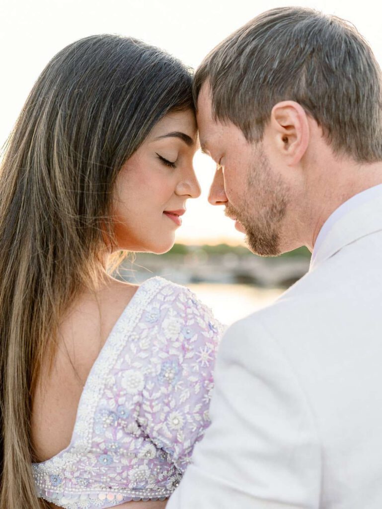 Couple photo session on pont alexandre III in Paris