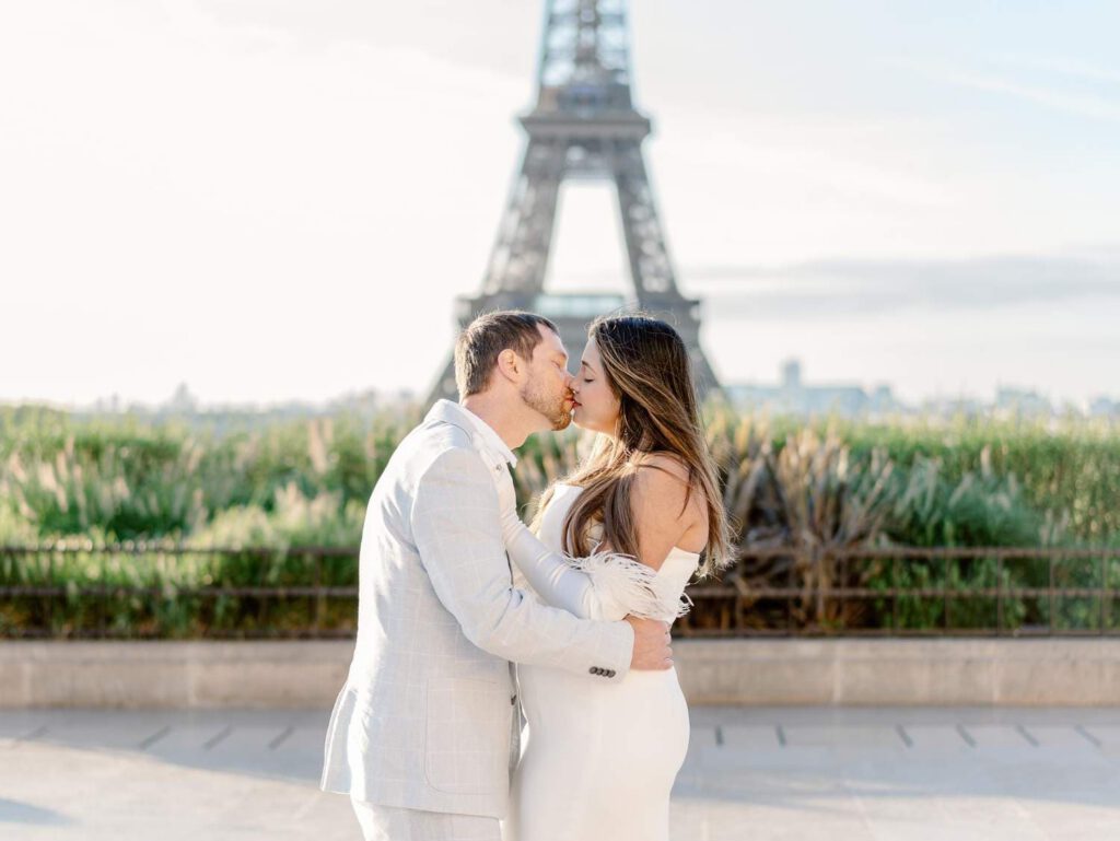 Paris engagement couple session in front of the eiffel tower