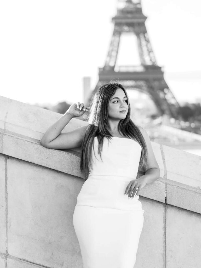 Paris engagement couple session in front of the eiffel tower