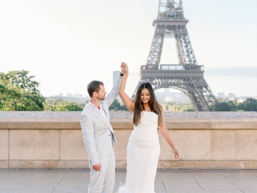 Paris engagement couple session in front of the eiffel tower
