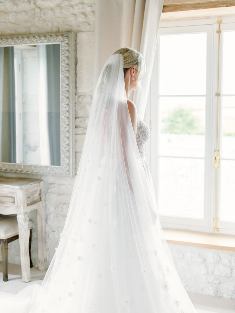 Bridal portrait in Château n°3