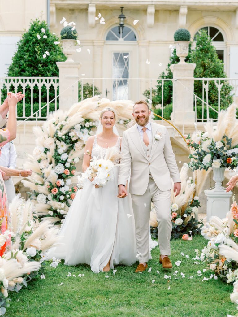 Bride and groom leaving the ceremony at Château n°3