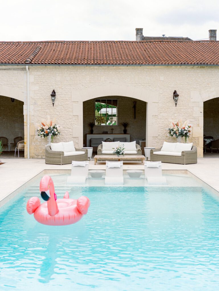chateau n°3 swimming pool with a pink flamingo