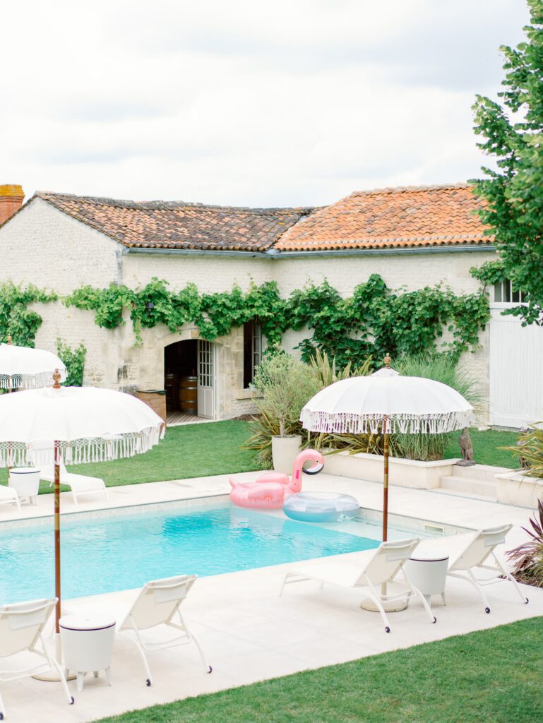 chateau n°3 swimming pool with a pink flamingo