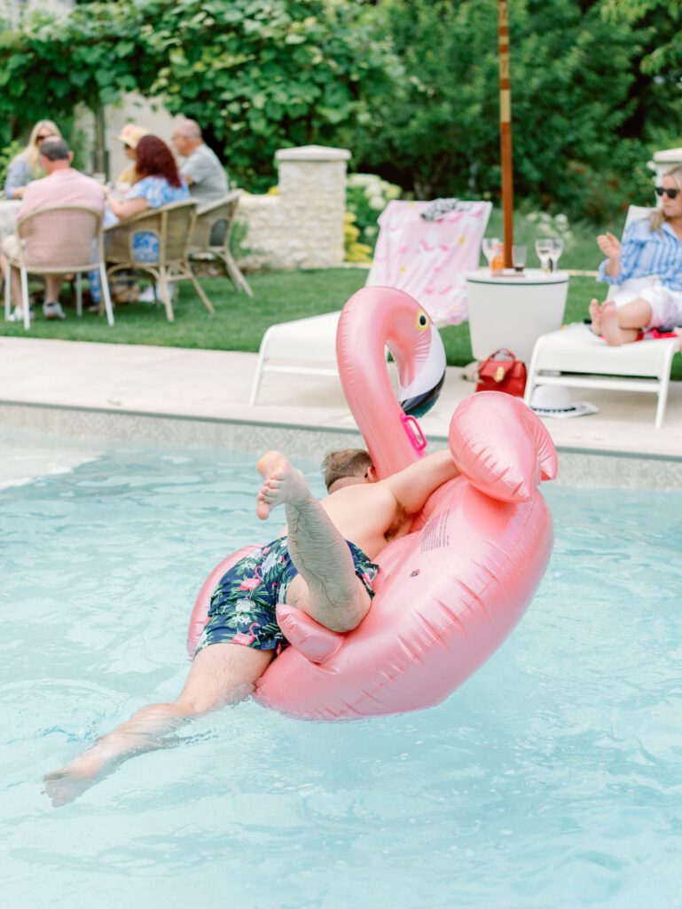 groom on the flamingo