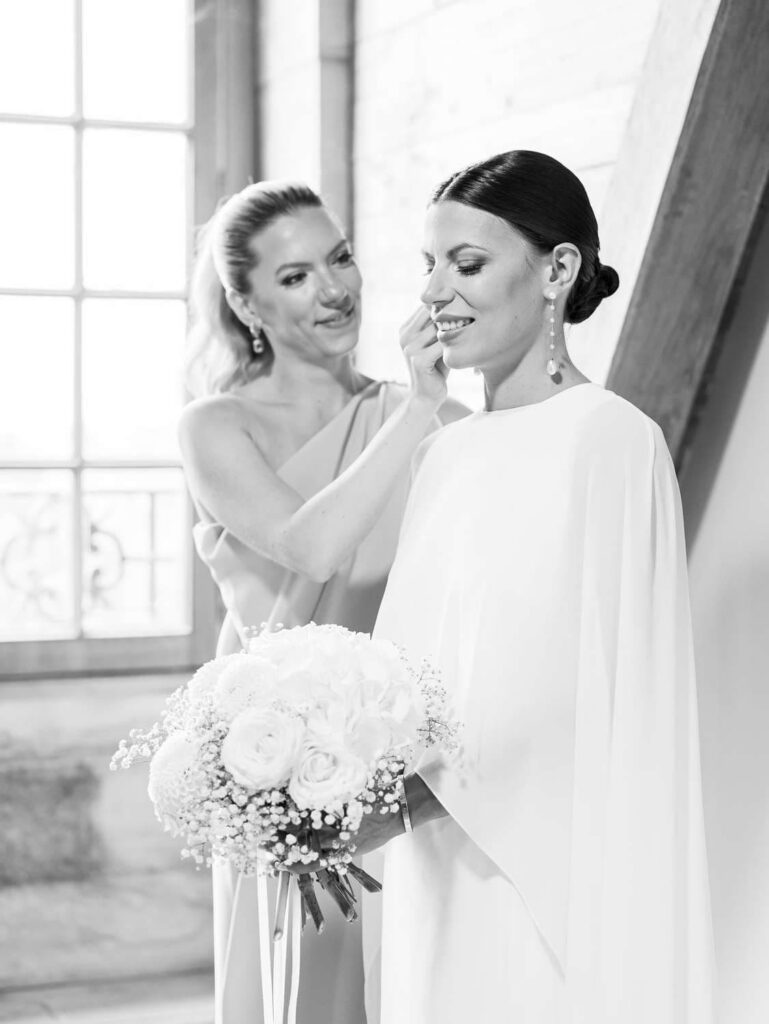 Bride getting ready at Domaine d'Essendieras