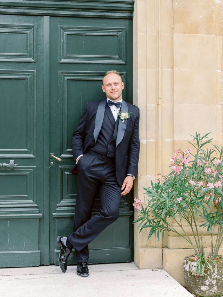groom portrait at Domaine d'Essendieras