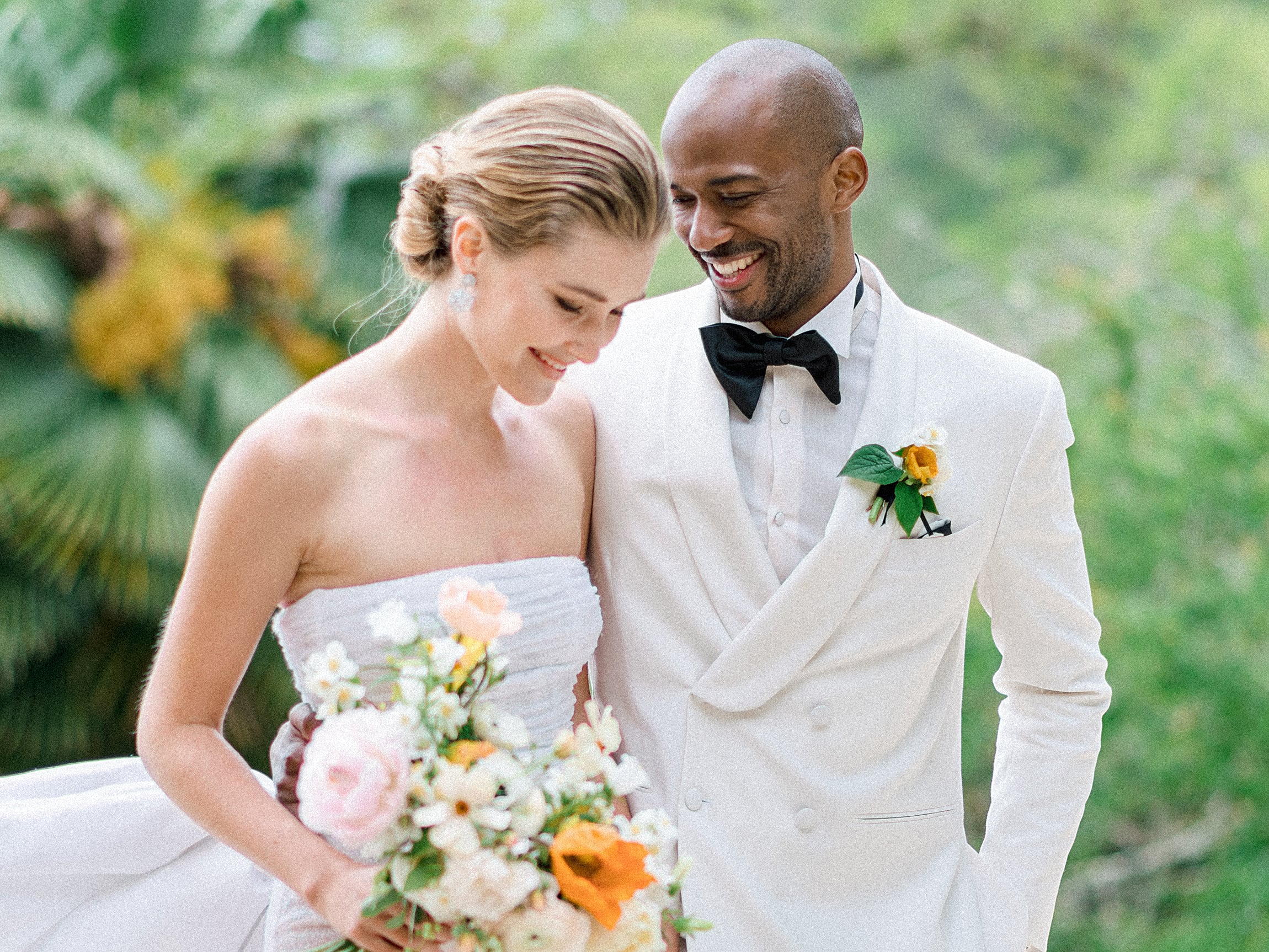 Elegant Bride and groom in Dordogne