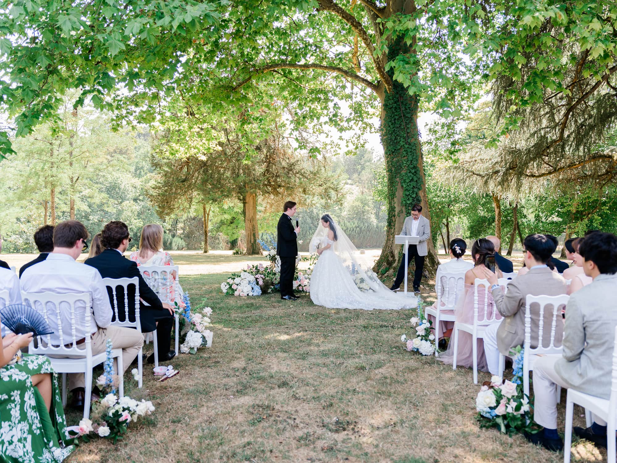 Wedding ceremony at Domaine de la Fauconnie in Dordogne