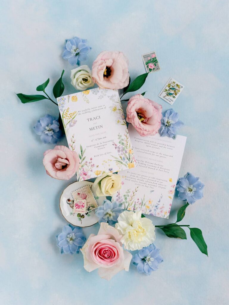 wedding invitations for a chinese wedding in Dordogne, with blue and pink pastel colors